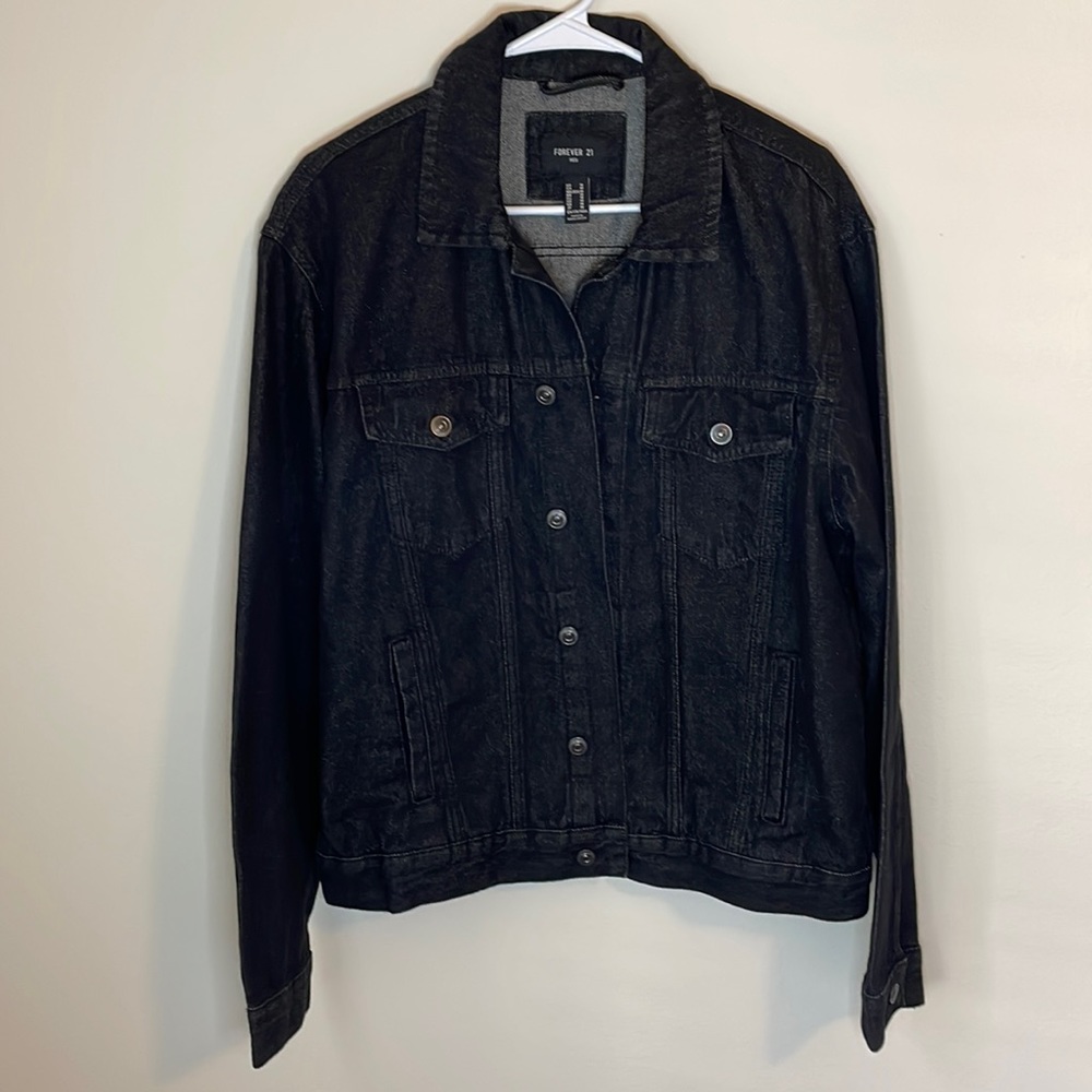Forever 21 Men’s Black Denim Jacket (Medium)